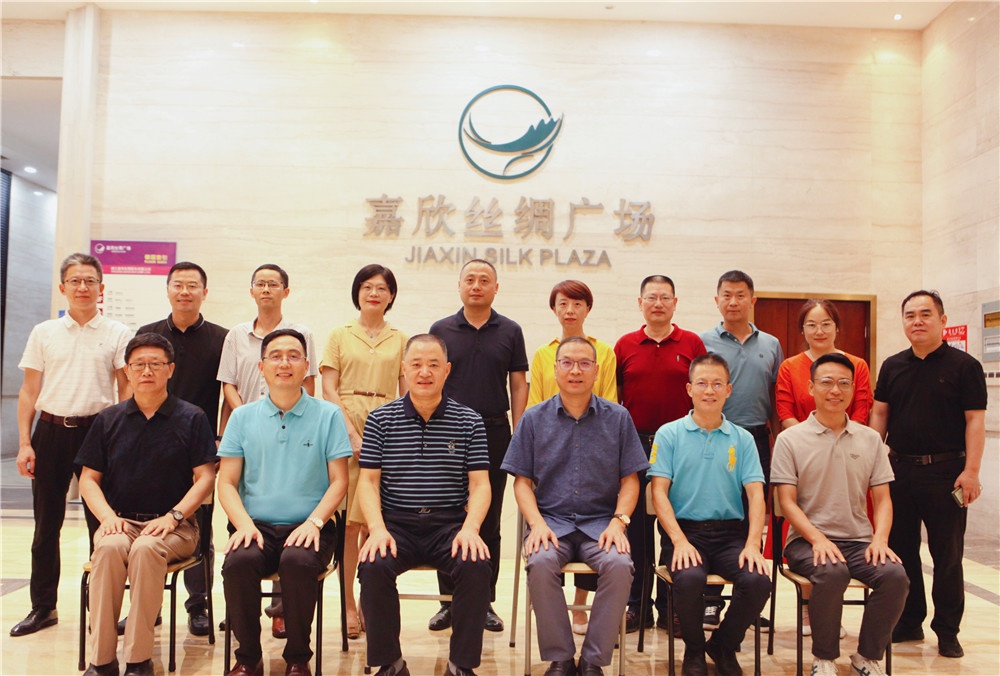 嘉兴一中实验学校校长聘用仪式圆满举行_尊龙新版人生就是博新闻_新闻中心_尊龙新版人生就是博丝绸，，，金三塔丝绸_尊龙新版人生就是博