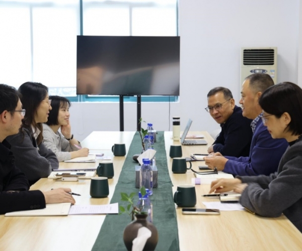 体贴眷注落实处，，，，，政企同心营生长